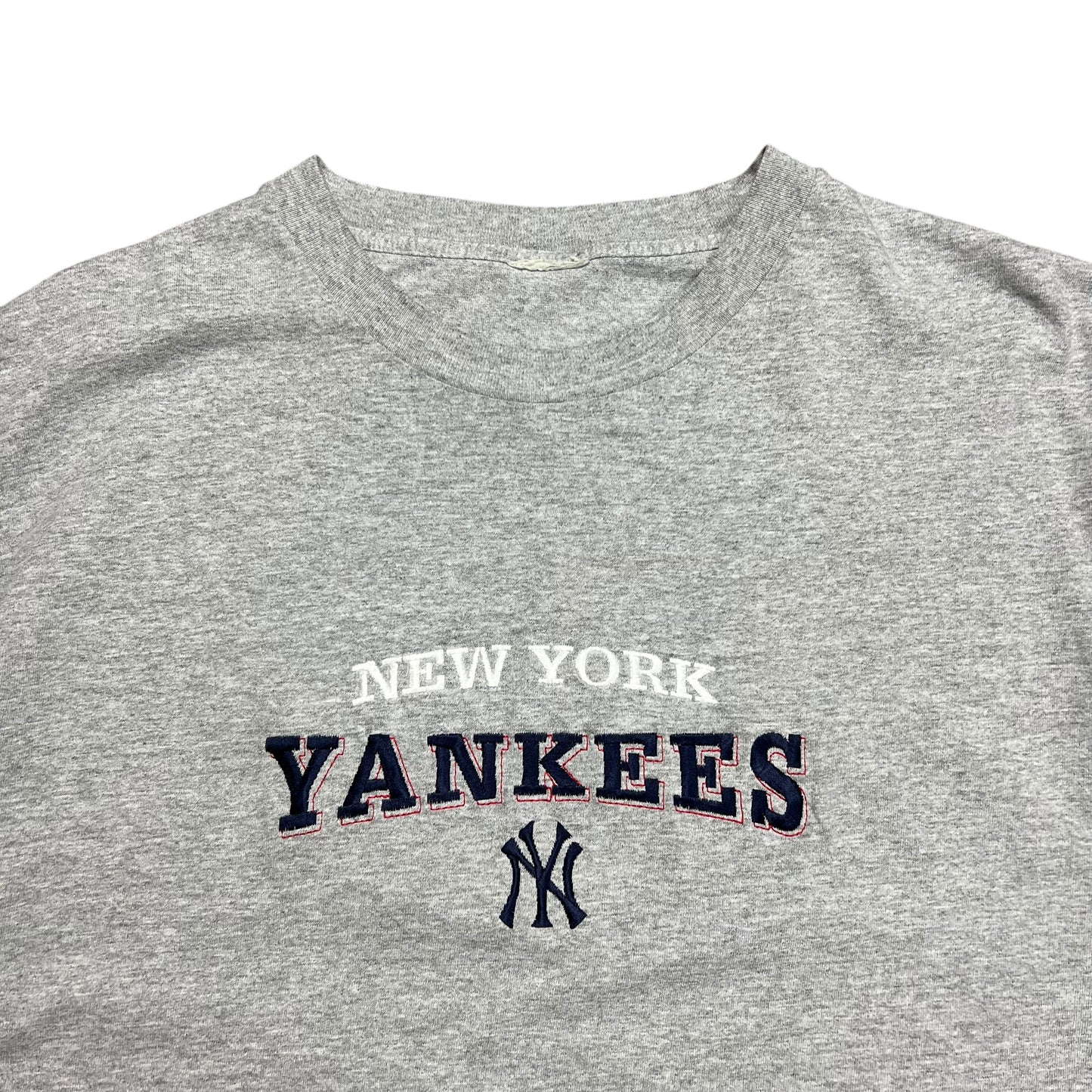 New York Yankees Embroidered Logo T-shirt - XL