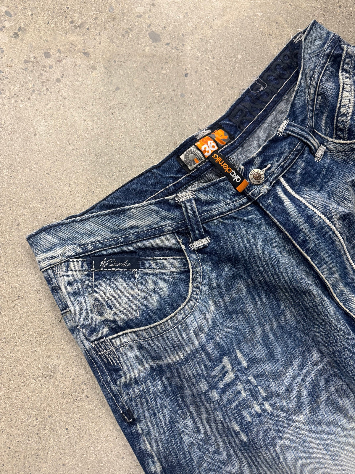 Akademiks Faded & Baggy Jeans - 35"