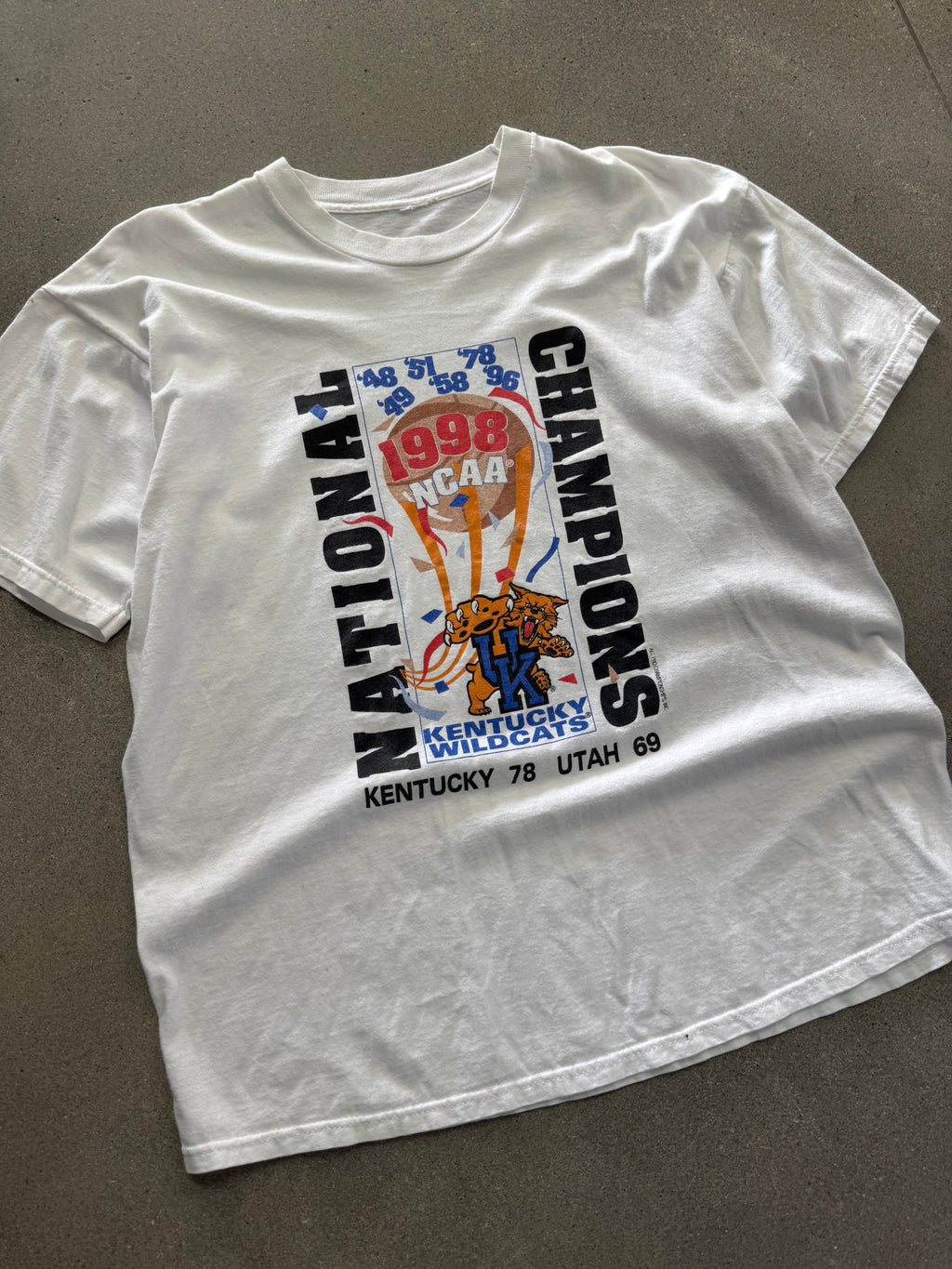 1998 Kentucky Wildcats NCAA Basketball Champions T-Shirt - XL