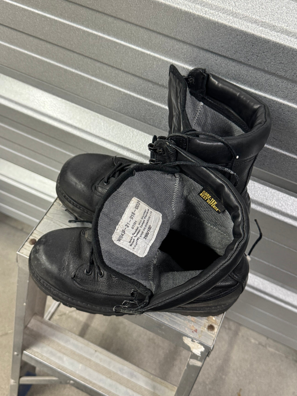 2001 Military Gore-Tex Combat Vibram Boots - 9