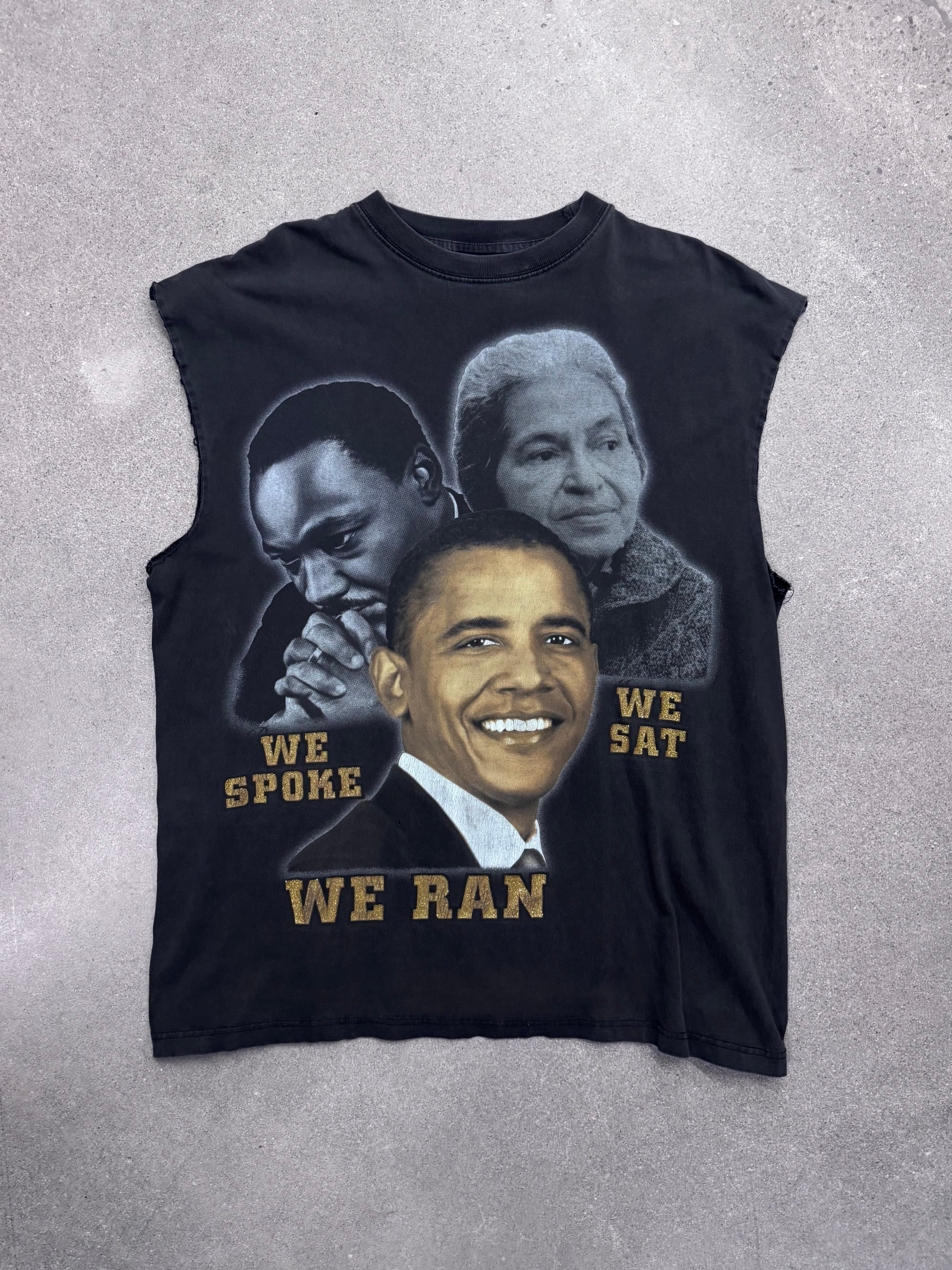 Verwaschenes schwarzes ärmelloses T-Shirt mit Aufdruck zur Black History - XXL