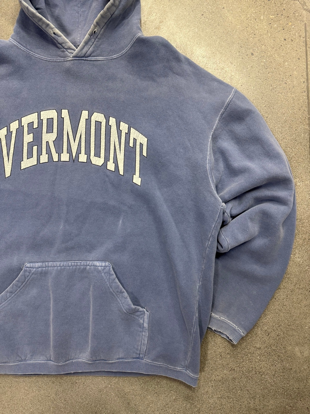 Faded & Distressed Vermont Collegiate Pullover Hoodie - L