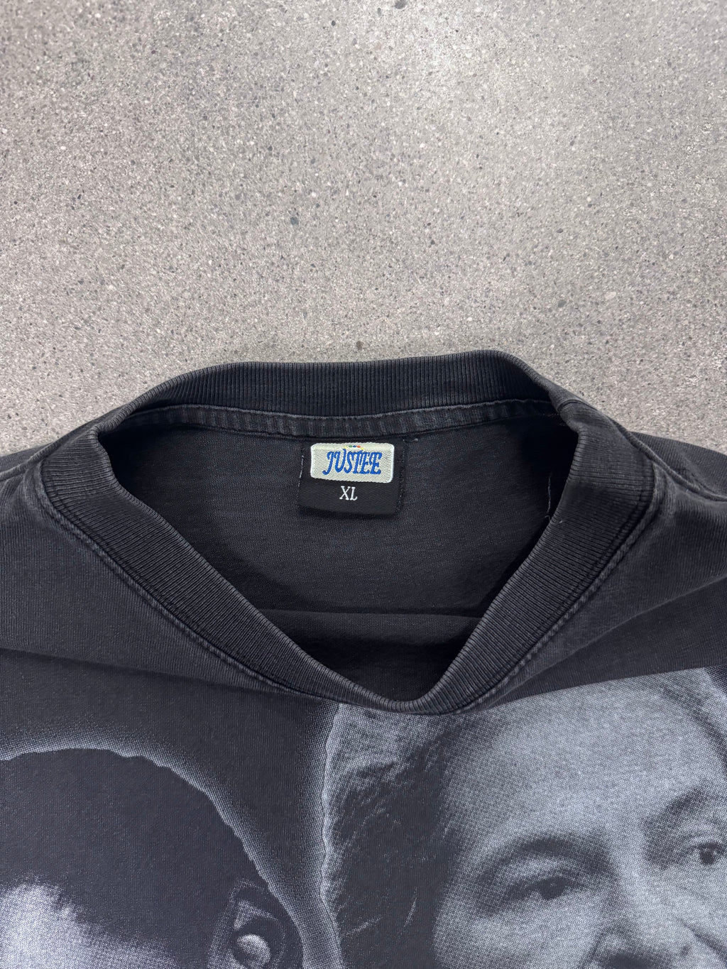 Verwaschenes schwarzes ärmelloses T-Shirt mit Aufdruck zur Black History - XXL