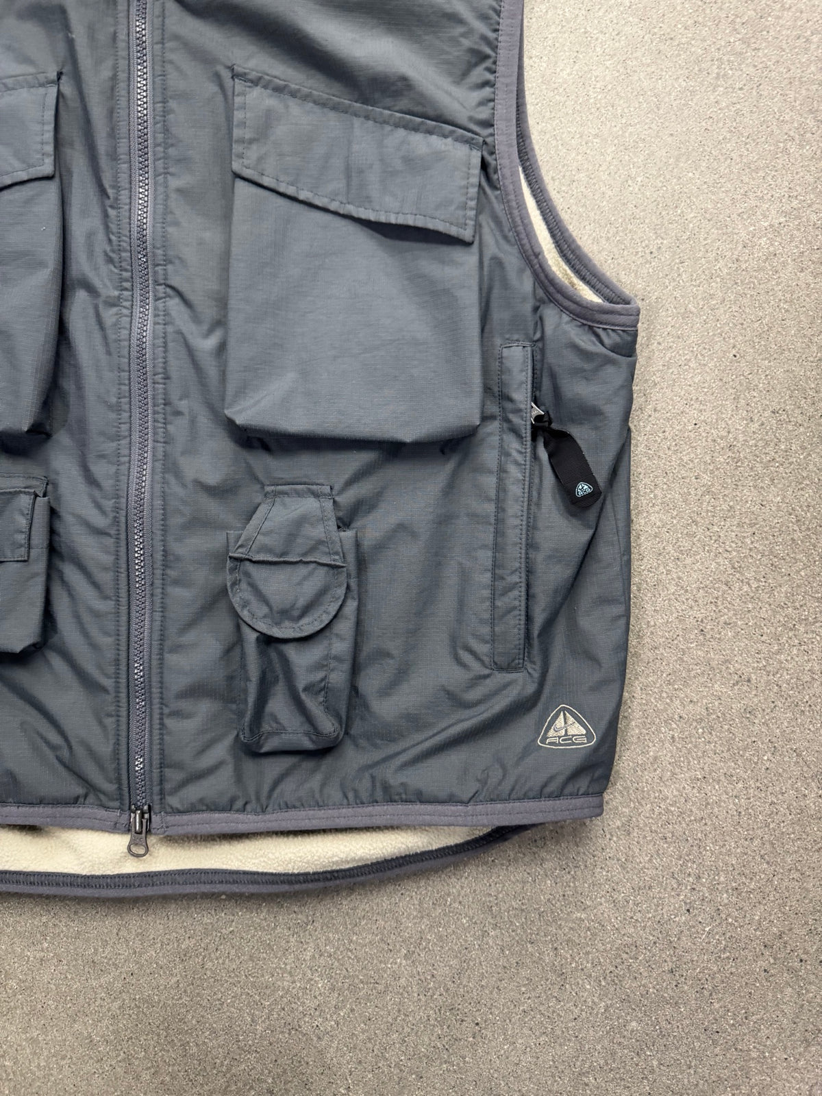 Nike ACG Storm Clad Multi-Pocket Utility Vest - M