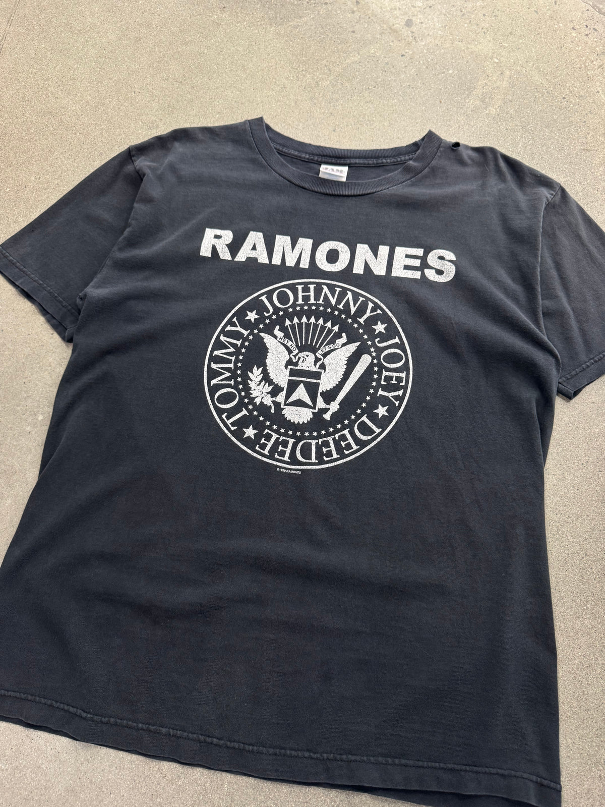 Faded 1999 Ramones Presidential Seal T-Shirt - L