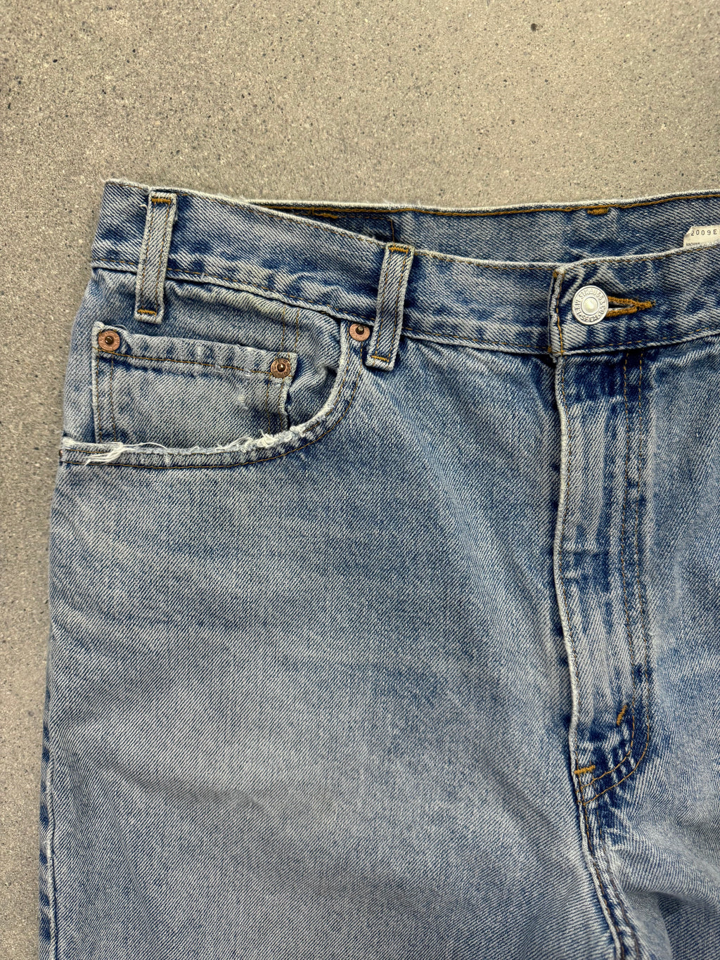 Faded Levi’s 550 Jean Shorts - 35”