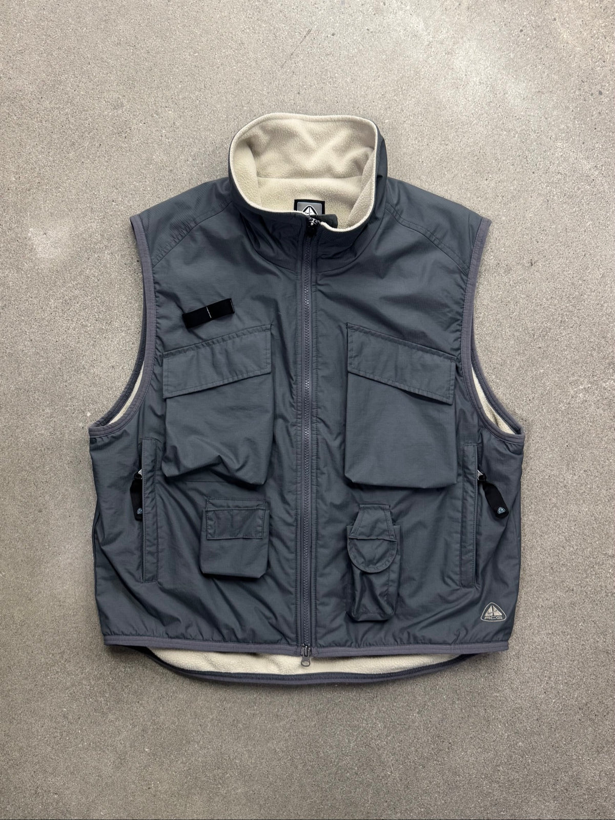 Nike ACG Storm Clad Multi-Pocket Utility Vest - M