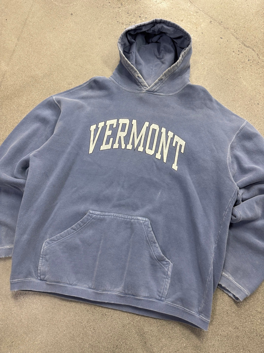 Faded & Distressed Vermont Collegiate Pullover Hoodie - L