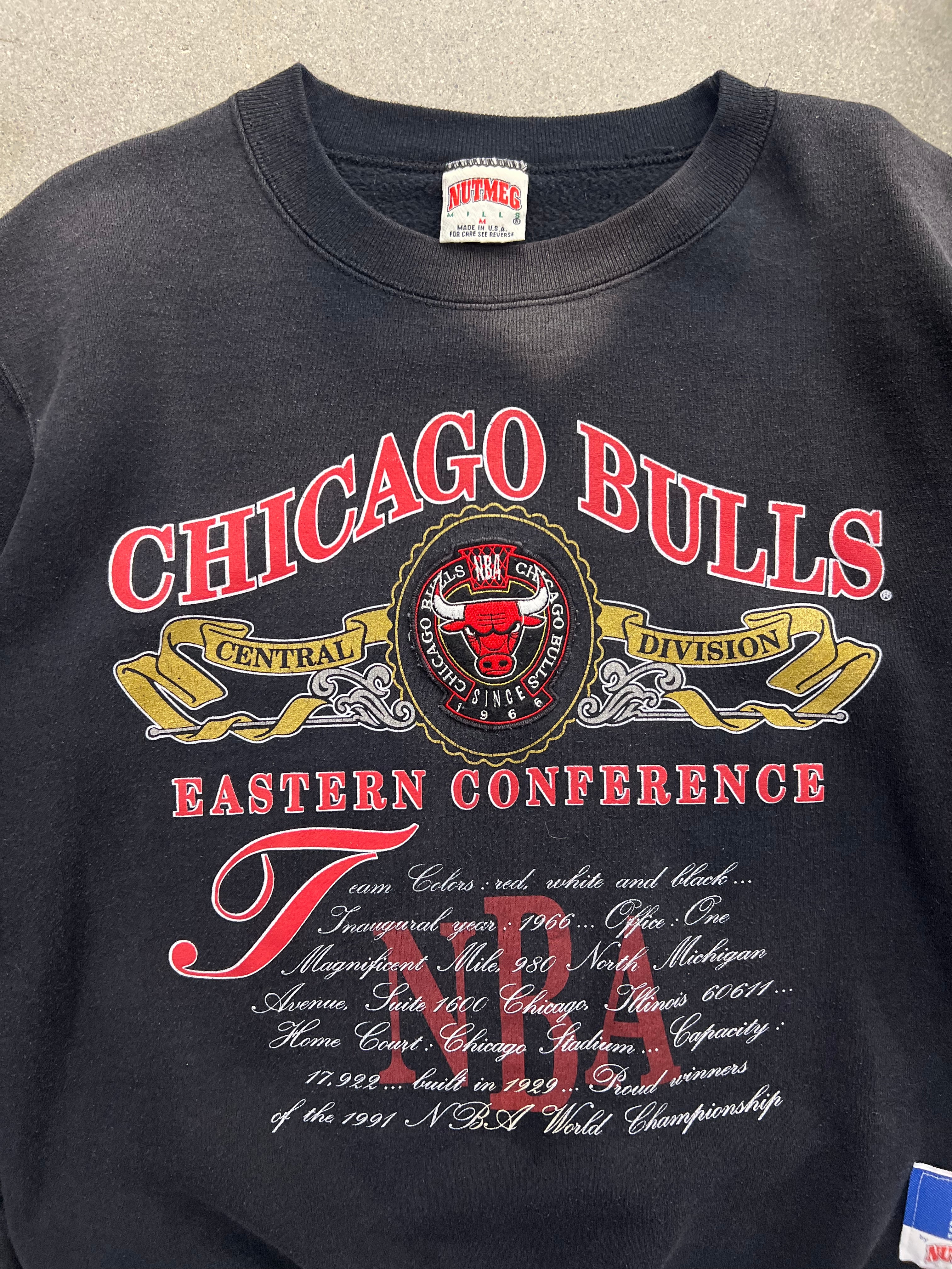 Faded Chicago Bulls Eastern Conference NBA Crewneck Sweatshirt - M