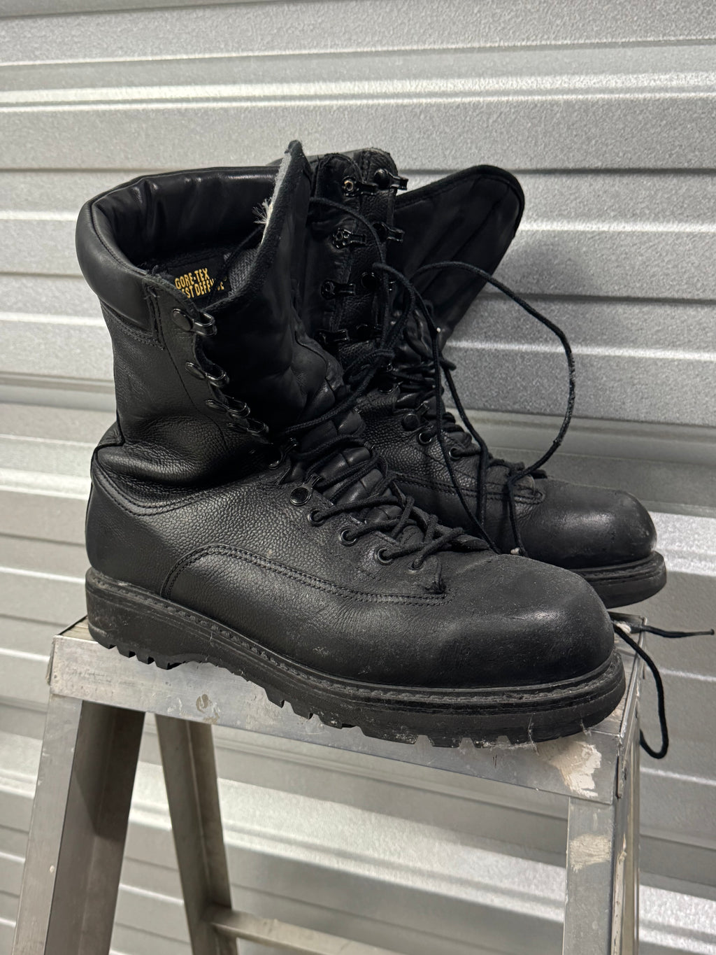 2001 Military Gore-Tex Combat Vibram Boots - 9