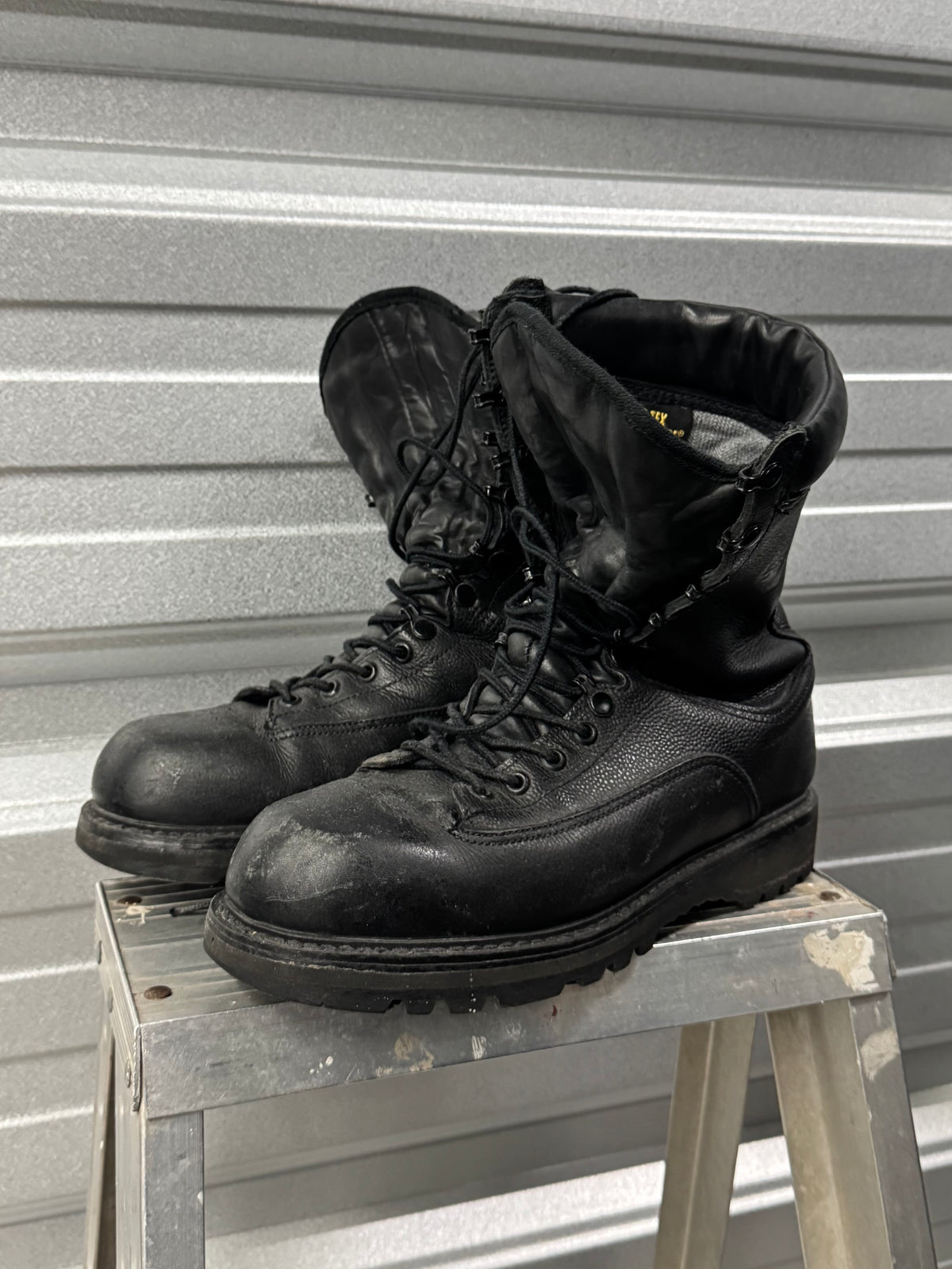 2001 Military Gore-Tex Combat Vibram Boots - 9