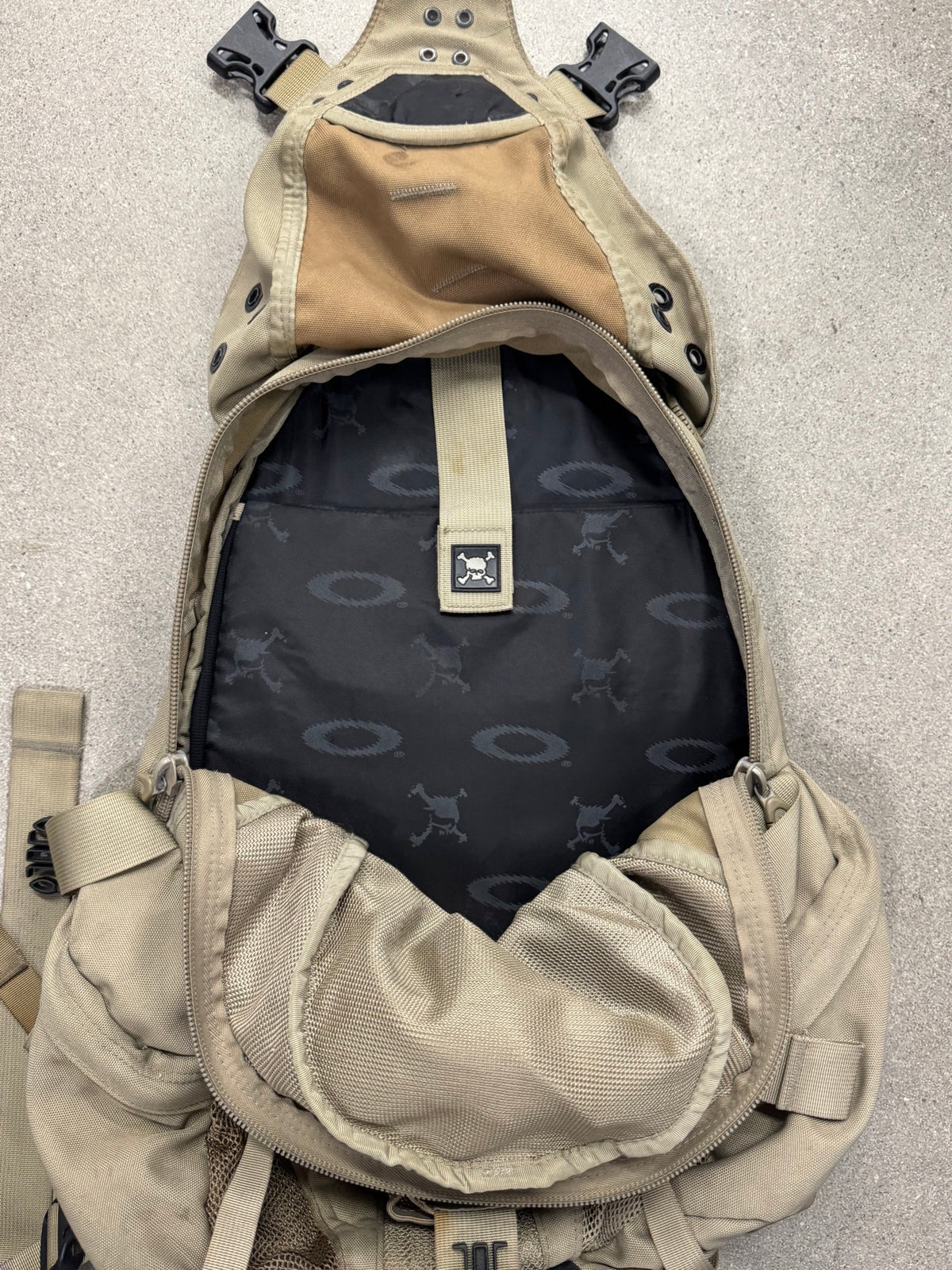 Oakley Icon 2.0 Kitchen Sink Coyote Backpack
