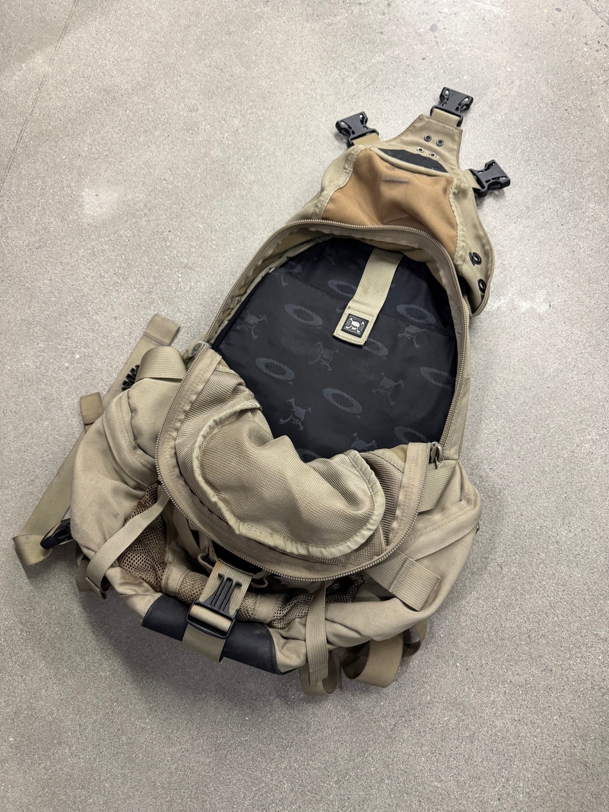 Oakley Icon 2.0 Kitchen Sink Coyote Backpack