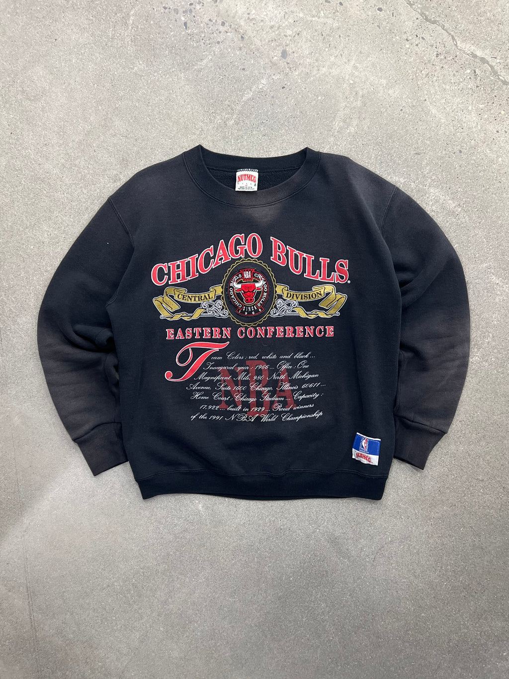 Faded Chicago Bulls Eastern Conference NBA Crewneck Sweatshirt - M