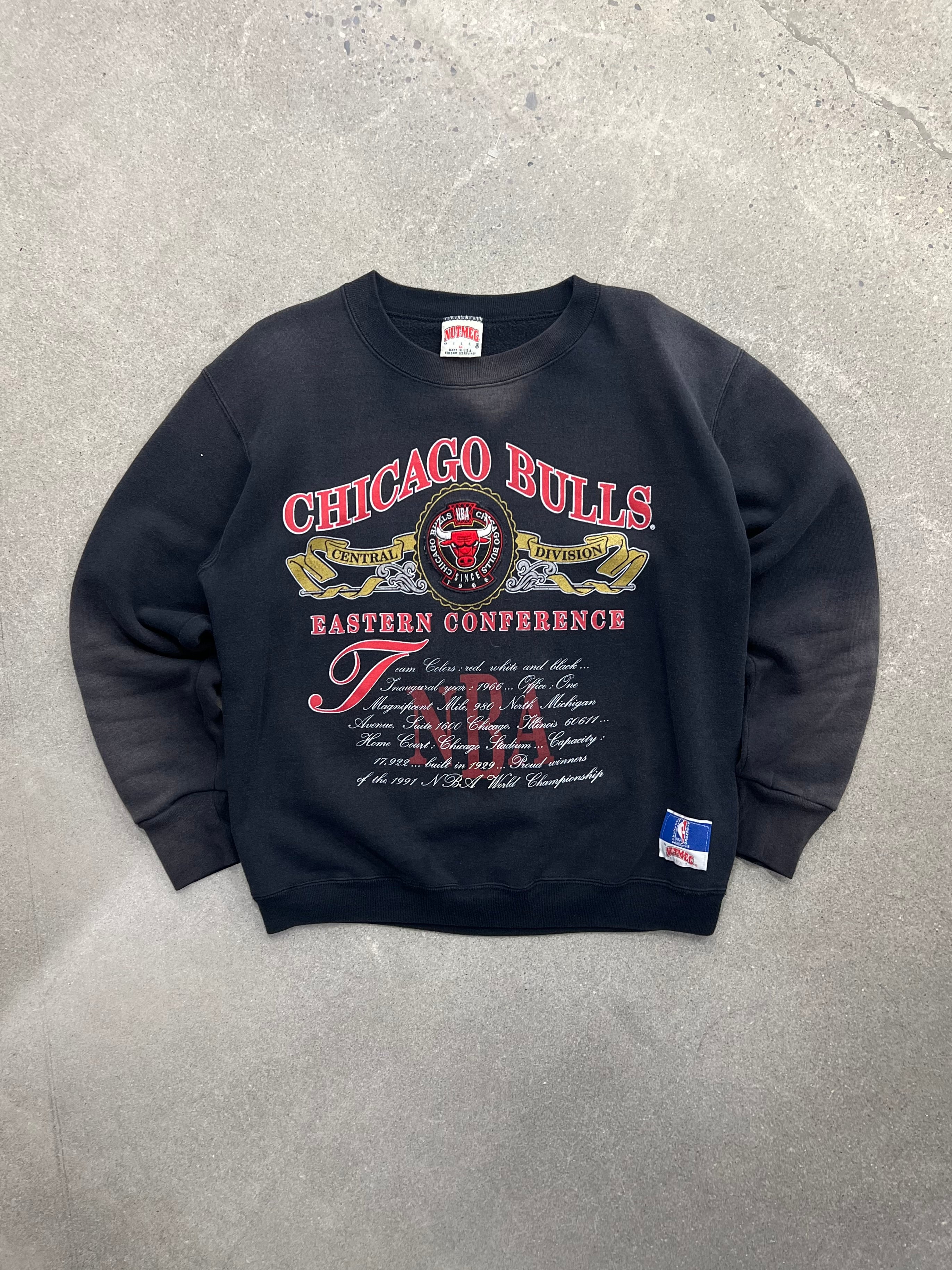 Faded Chicago Bulls Eastern Conference NBA Crewneck Sweatshirt - M