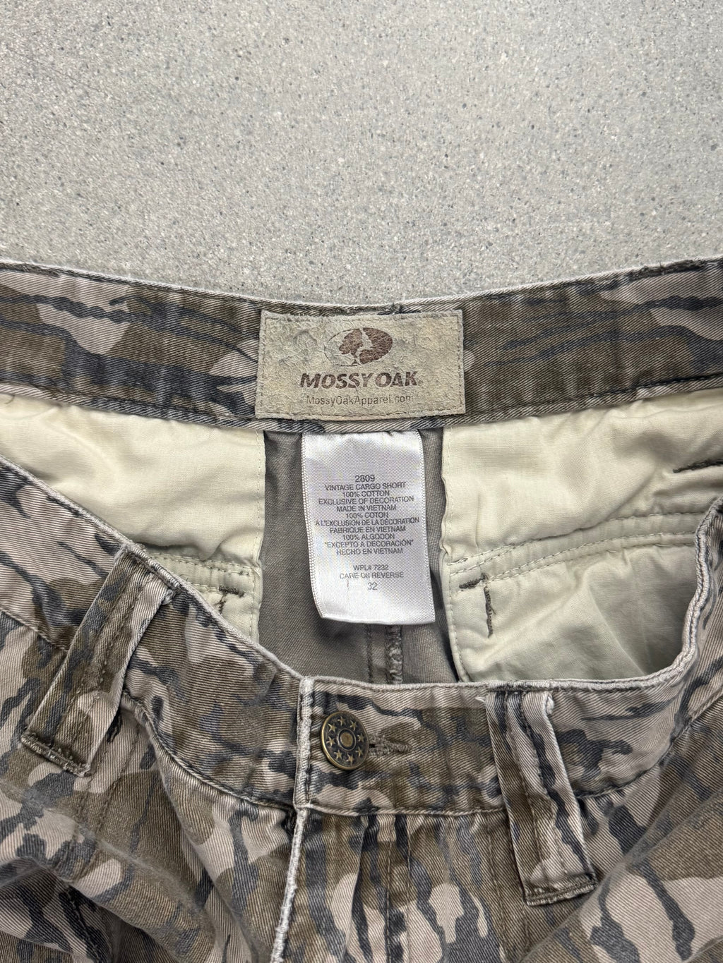 Mossy Oak Bottomland Cargo Camo Shorts - 32”