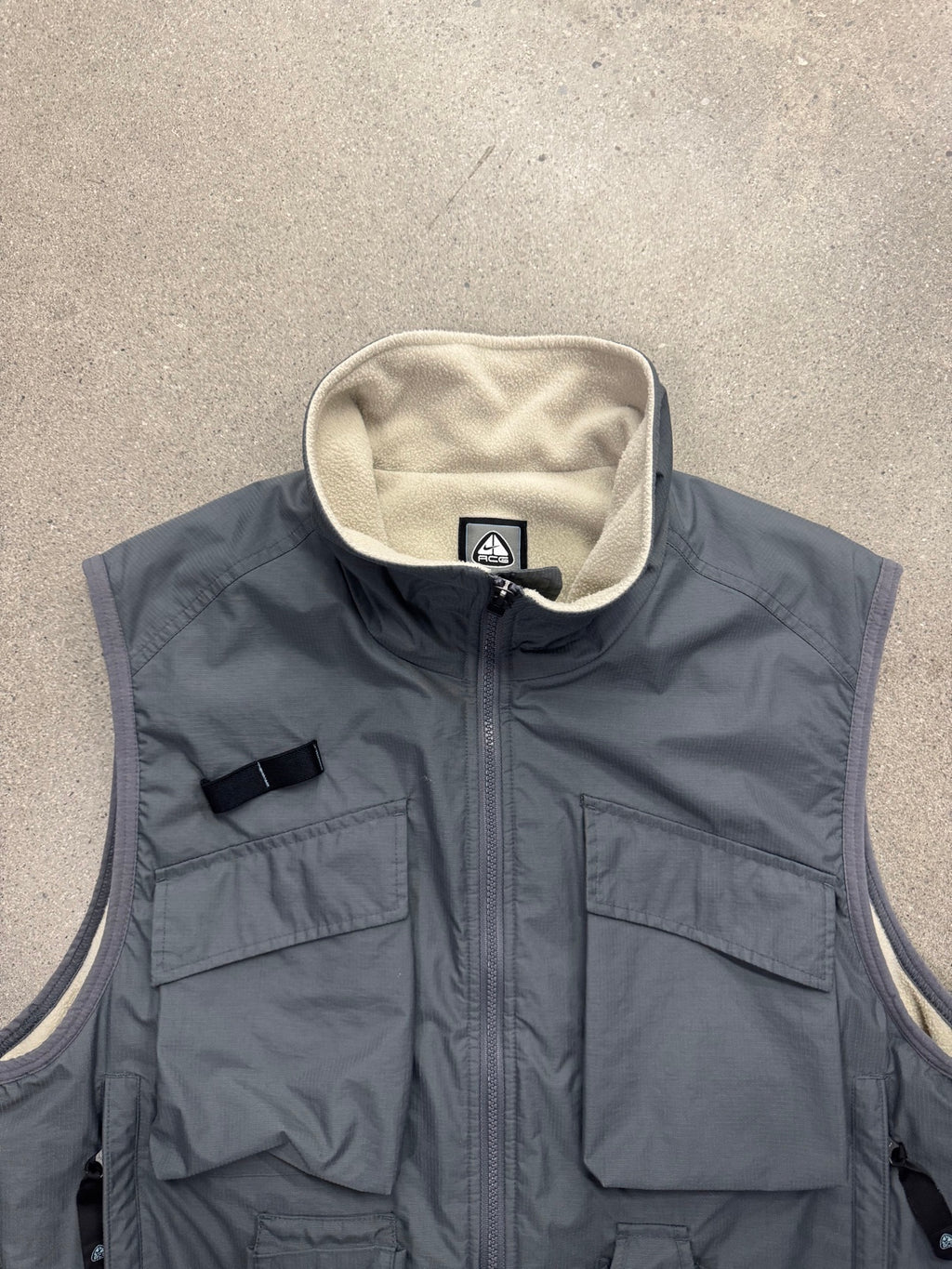 Nike ACG Storm Clad Multi-Pocket Utility Vest - M