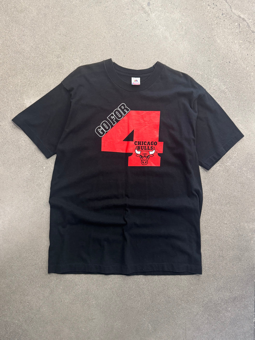 1998 Chicago Bulls Go For 4 NBA T-Shirt – XL