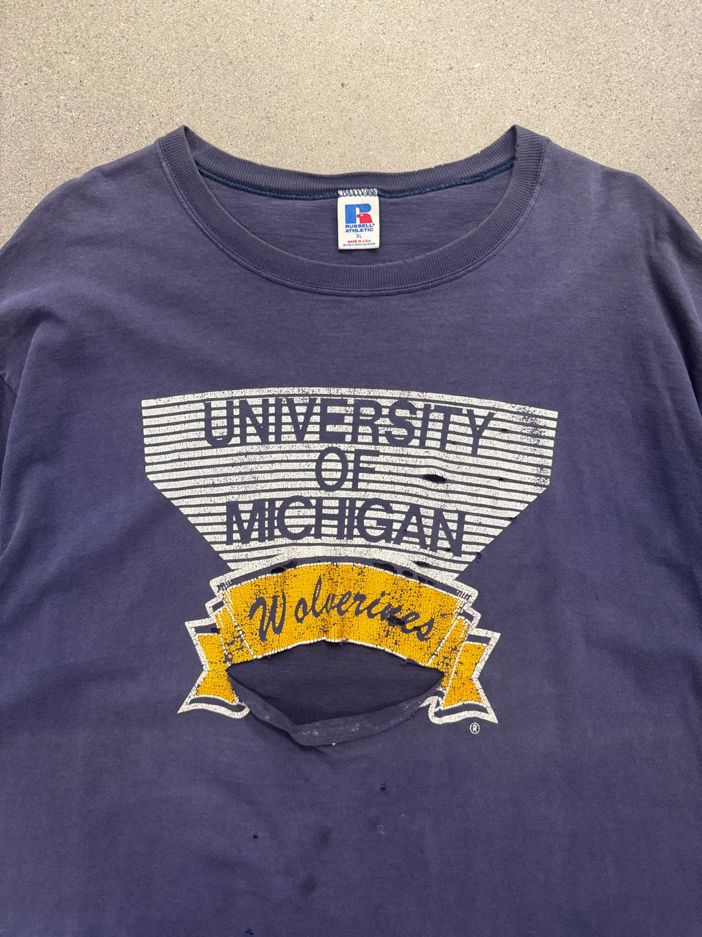 Distressed Russell Athletic University Of Michigan T-Shirt - XL