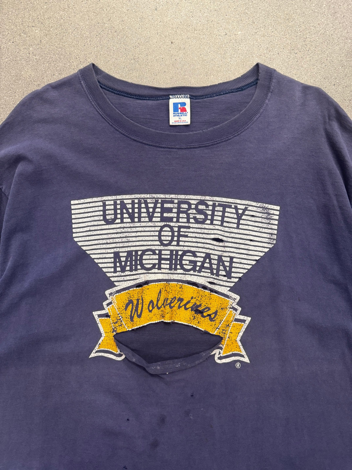 Distressed Russell Athletic University Of Michigan T-Shirt - XL