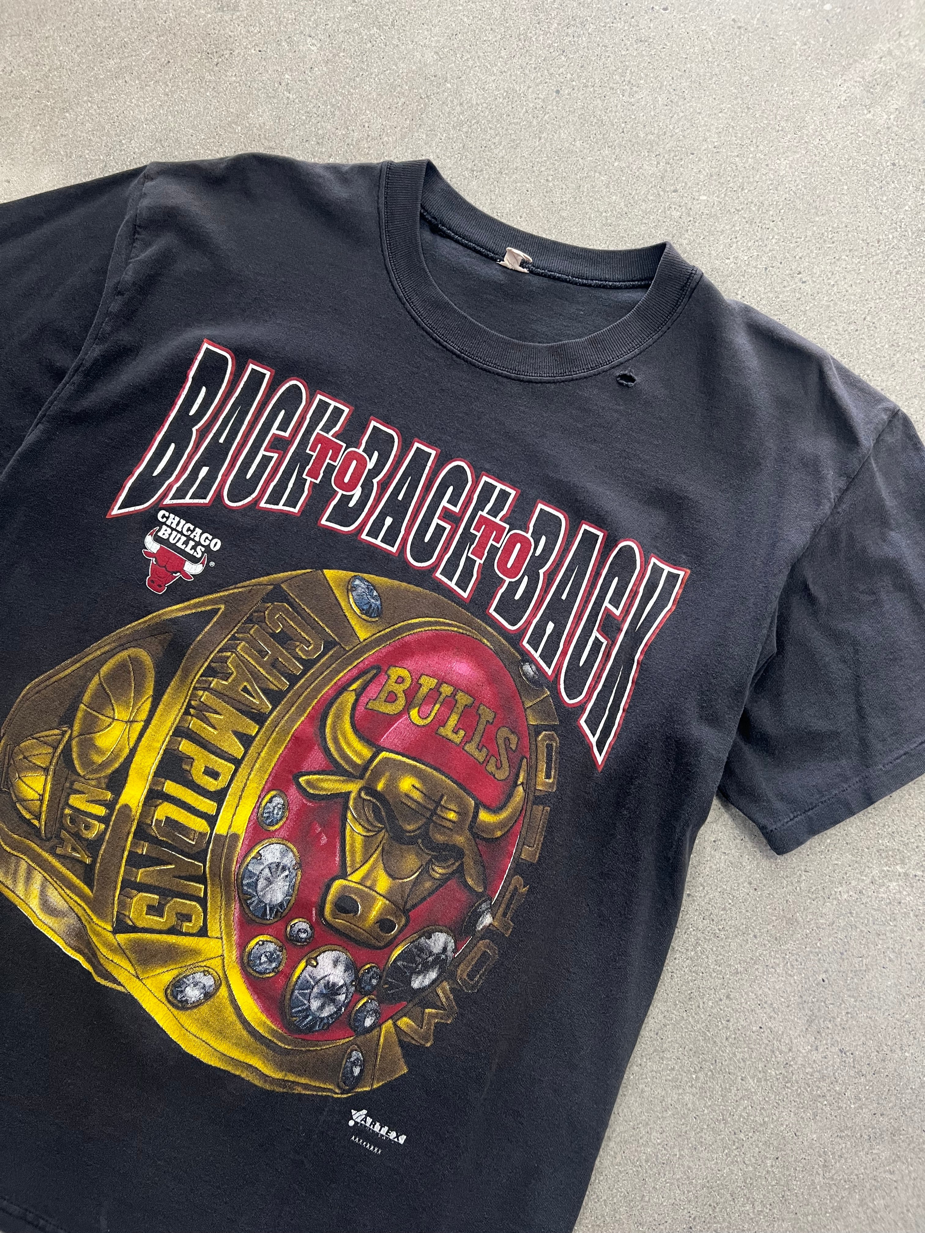 1998 Chicago Bulls Back To Back To Back NBA Champions T-Shirt - L