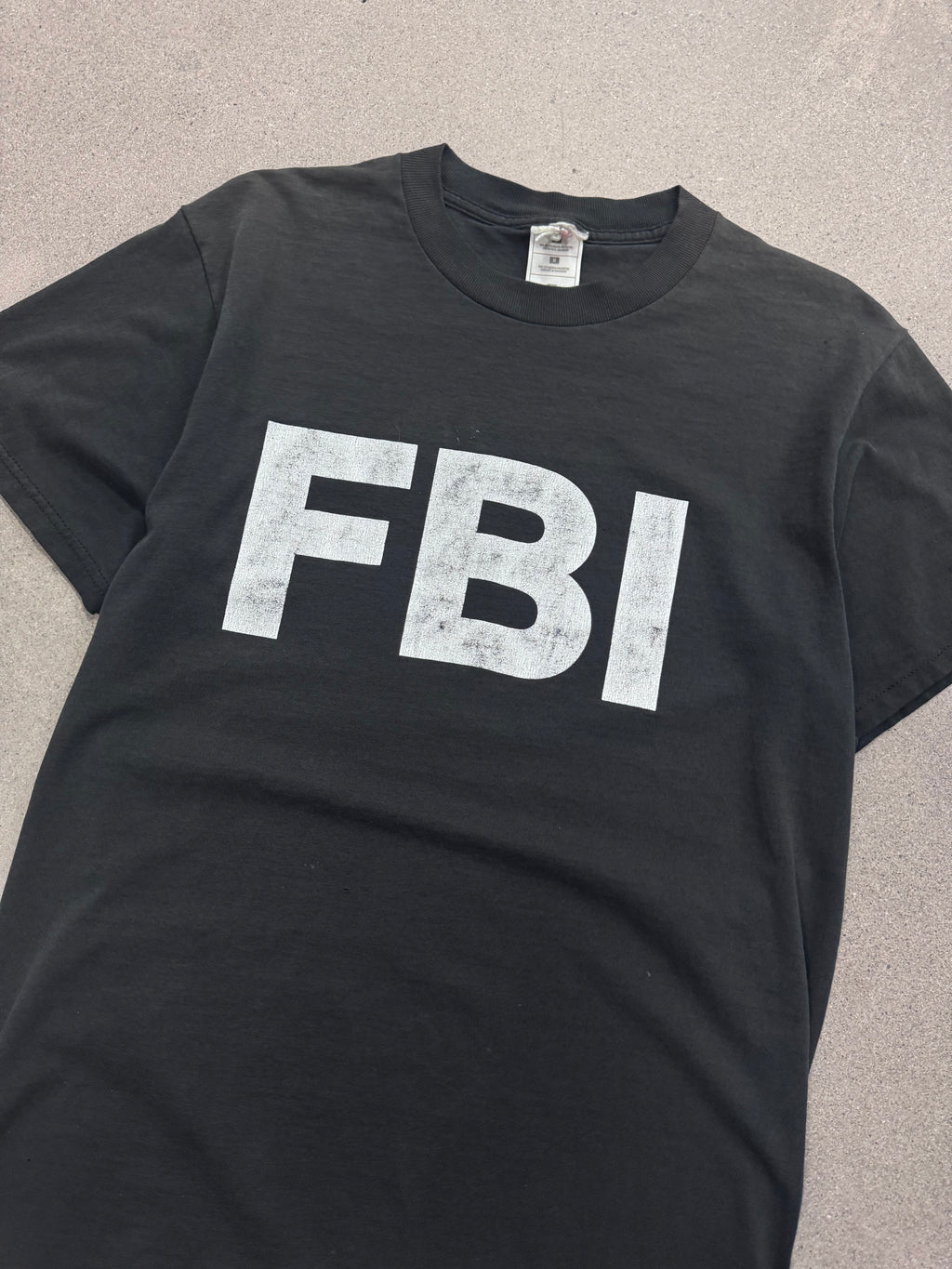 Ausgeblichenes FBI T-Shirt - L