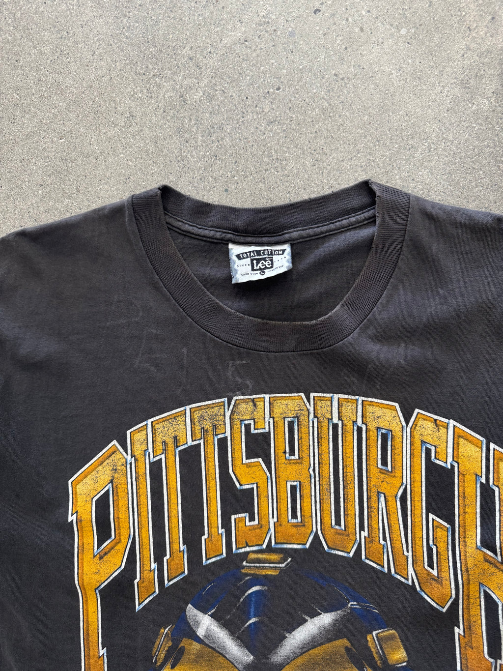 Faded Pittsburg Penguins Puck Stops Here NHL T-Shirt - L