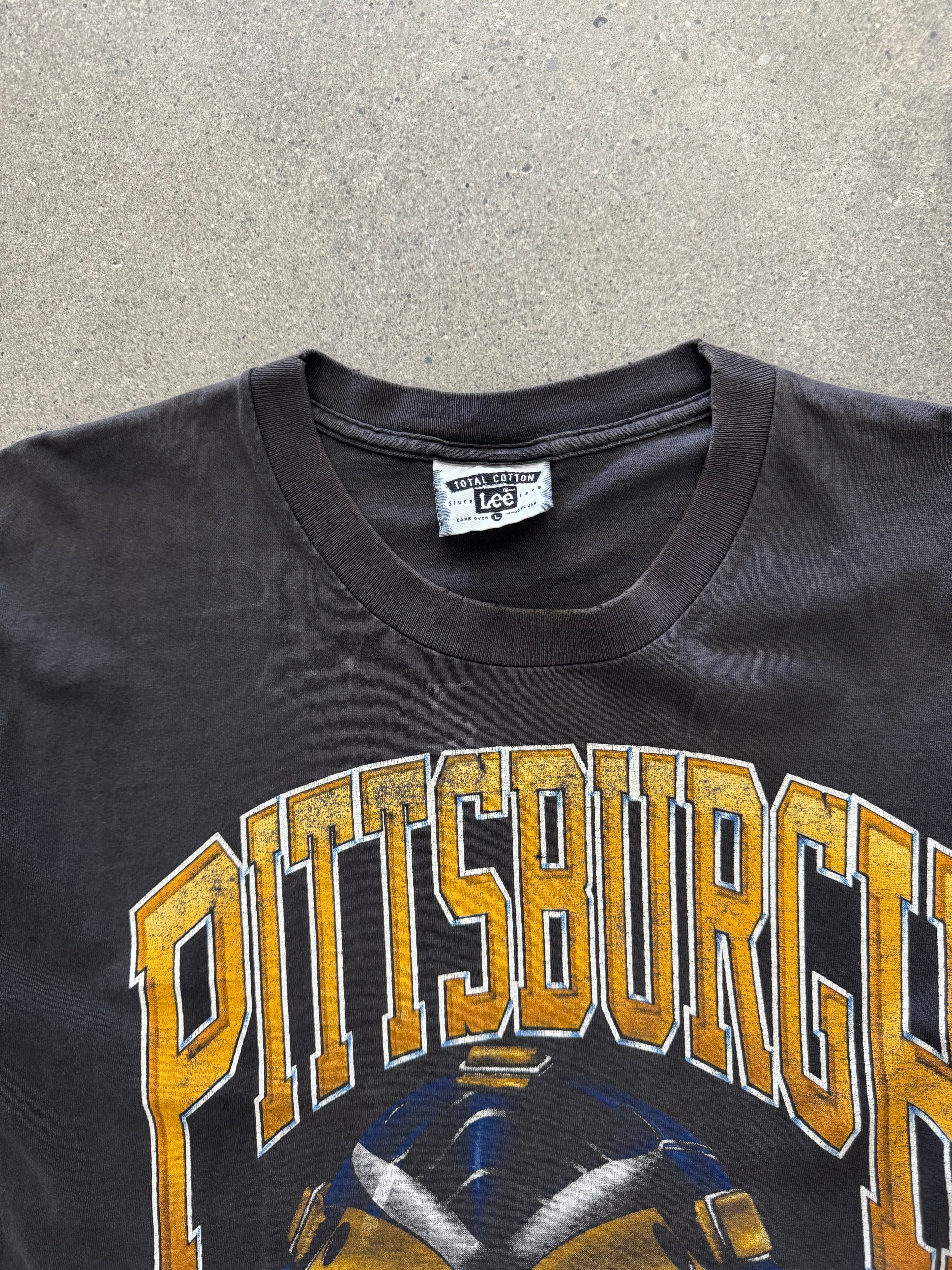 Faded Pittsburg Penguins Puck Stops Here NHL T-Shirt - L