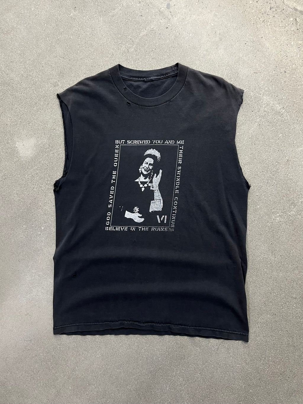 Faded Queen Elizabeth II Sleeveless Punk Shirt - XL