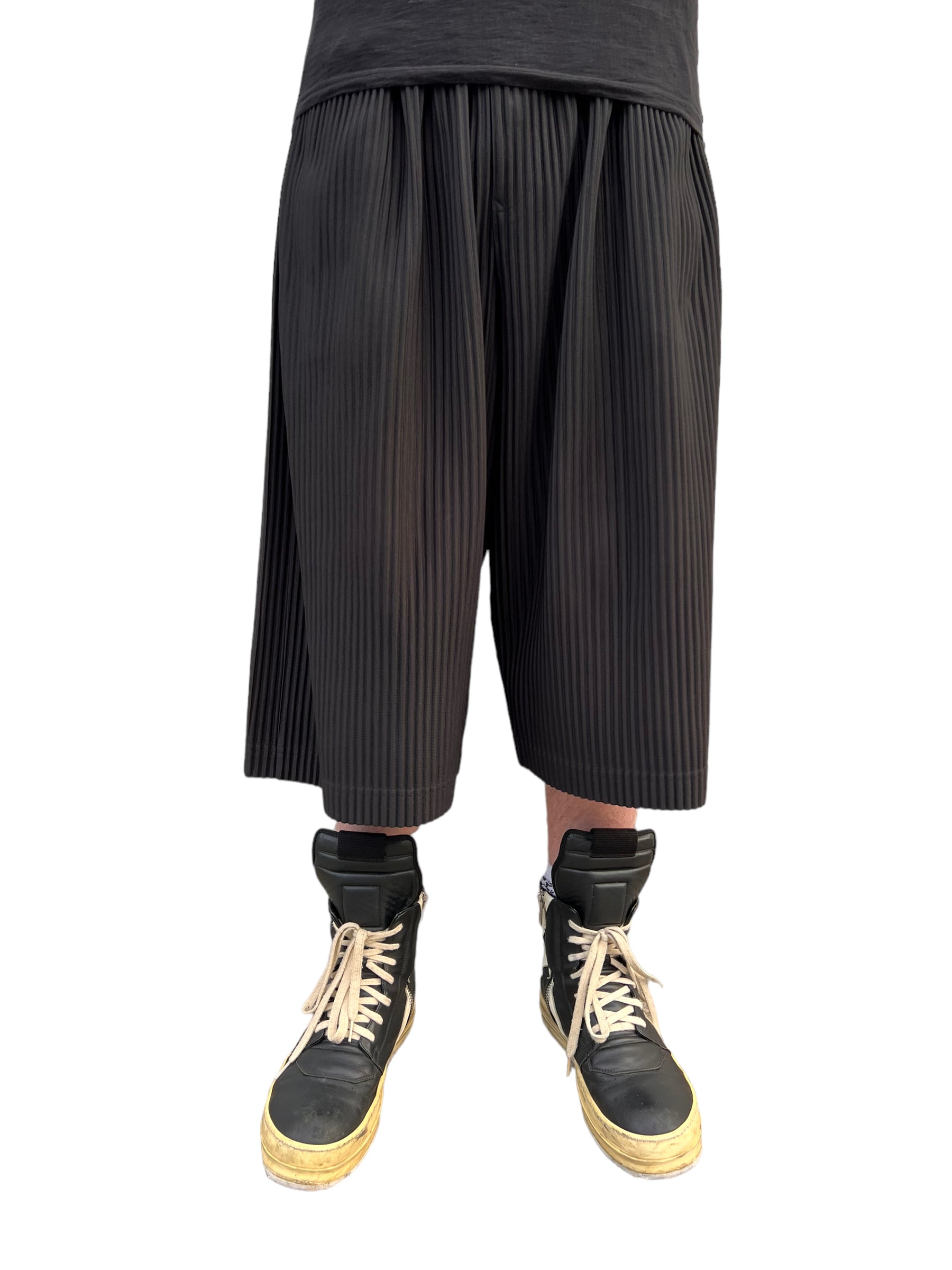 HOMME PLISSÉ ISSEY MIYAKE 23ss vase Vase Long Sleeve in Darkness Brown – SVRN