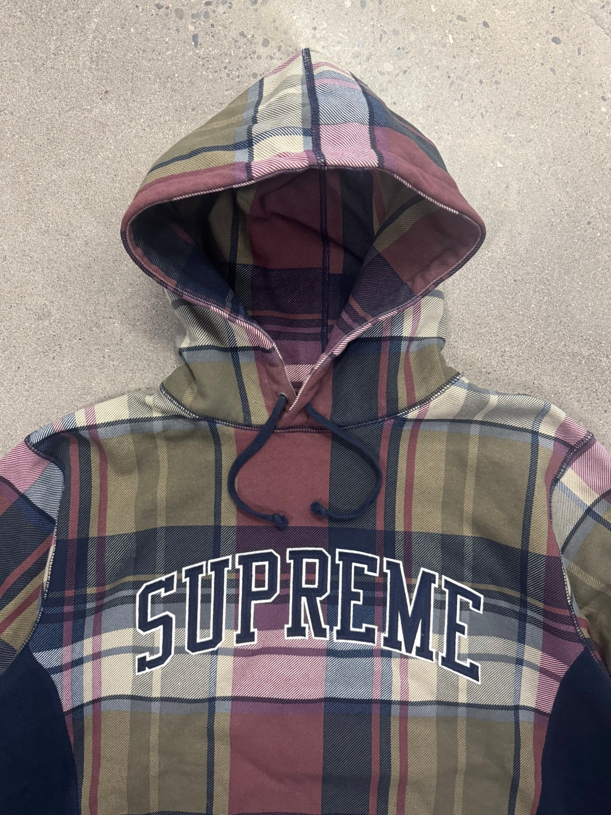 Supreme Arc Logo Plaid Pullover Hoodie - XL